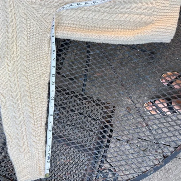 Hand-knitted Irish 100% wool sweater, knitted with classic Aran Isles stitches. - Picture 6 of 6